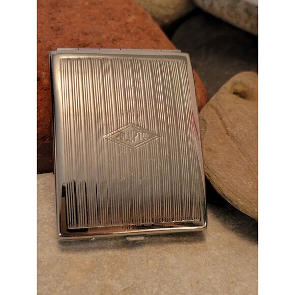 Vintage Volupte Face Powder Compact Art Deco Geometric Design 2" x 1.75" Unused! - Picture 2 of 10